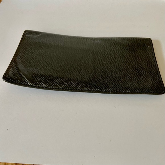 Louis Vuitton, Black Taiga Leather Unisex Long Wallet 7.5 x 4in - Picture 5 of 11